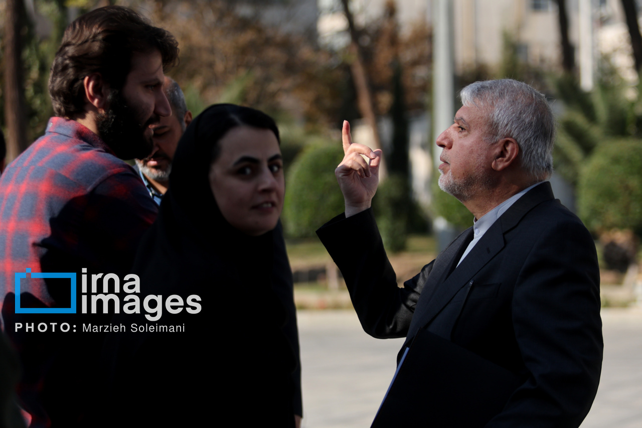 اعضای هیأت دولت در جمع خبرنگاران