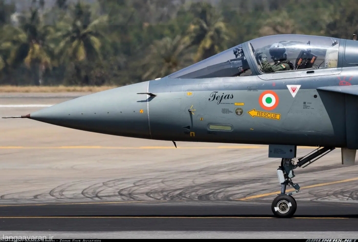 لحظاتی هولناک از سقوط جنگنده هندی حین اجرای نمایش + فیلم