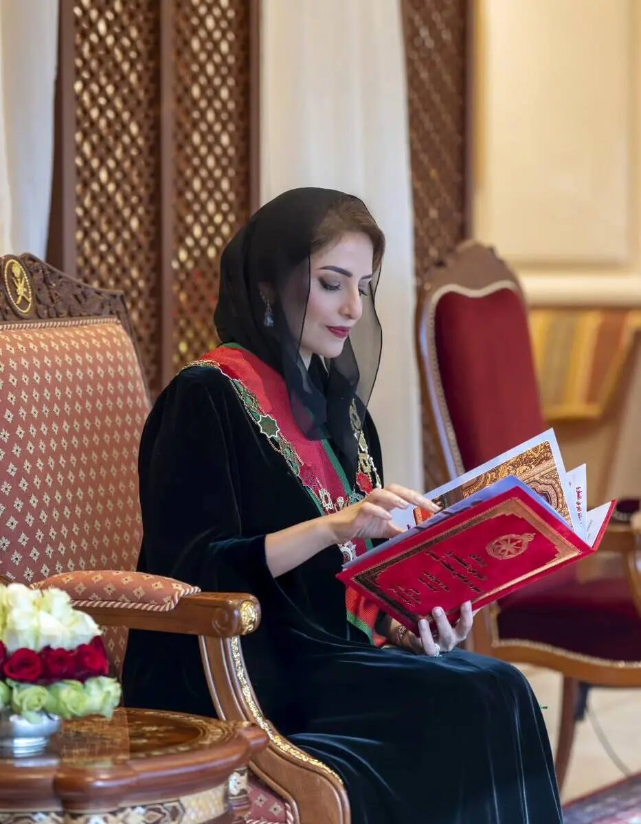 وقتی سلطان بالاترین نشان را به همسرش اعطا کرد | تصاویر