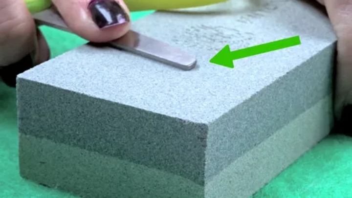 قسمت داخلی تیغه را تیز کنید؛ چطور قیچی را تیز کنیم؟ 