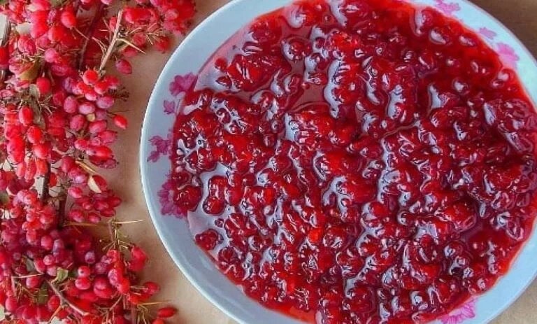 چگونه مربای زرشک خوش‌رنگ درست کنیم؟ قرمز ، شفاف و خوش طعم + فوت و فن