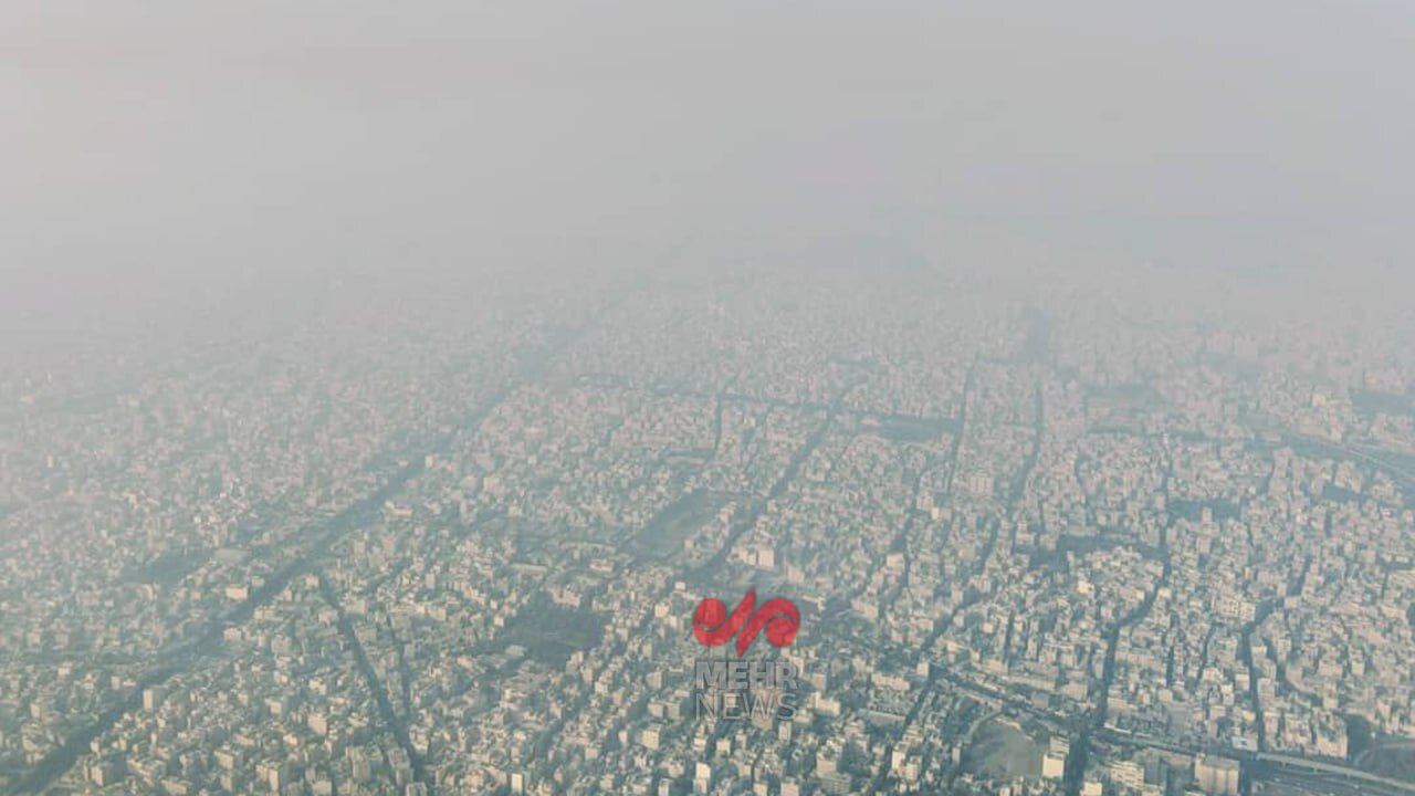 آلودگی هوای تهران از کابین هواپیما؛ ببینید | یک‌پارچه دود!