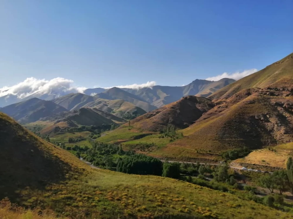 روستای آزادبر کجاست؟