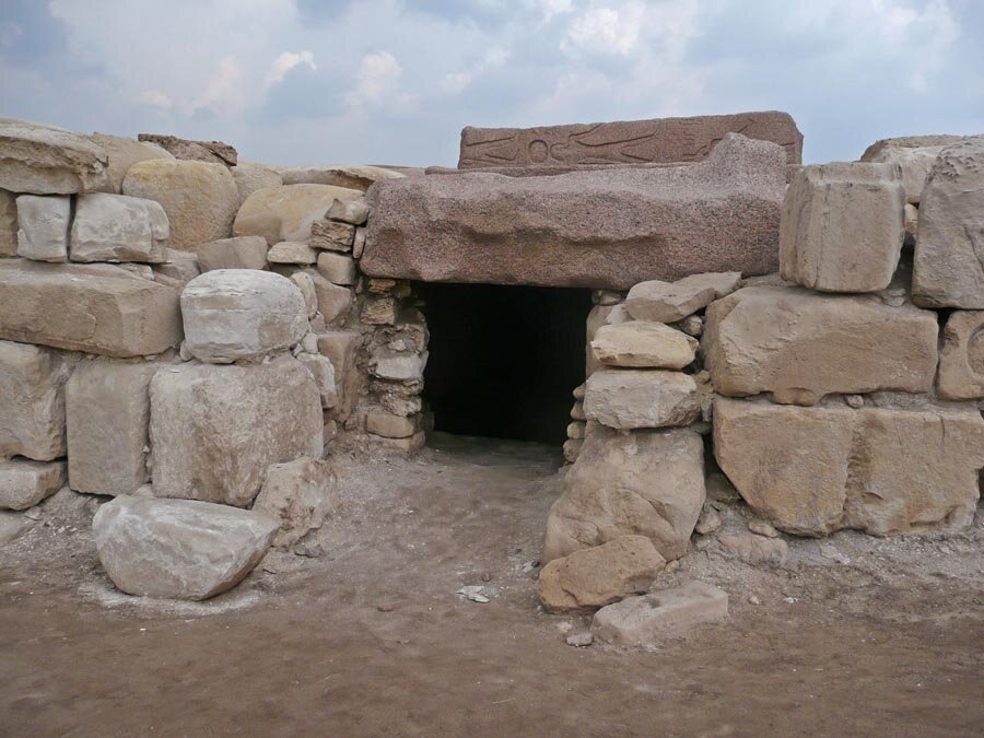 تانیس؛ شهری که تاریخ را بازنویسی می‌کند | فرعونی که در قبر یک فرعون دیگر دفن شد