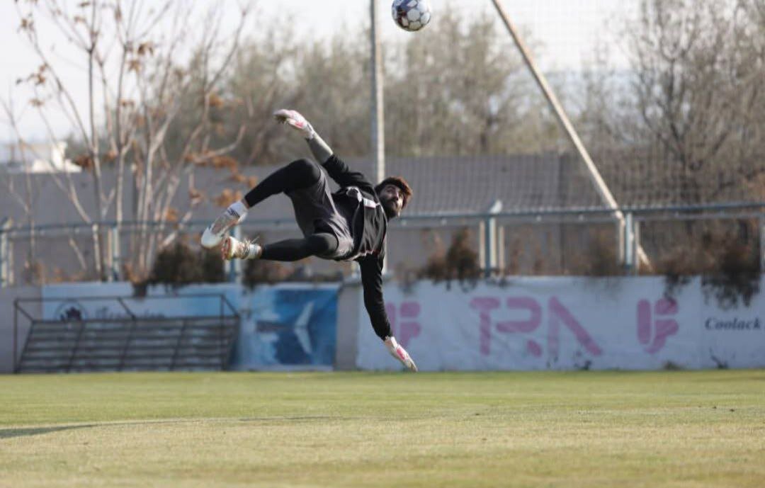 ضربه قیچی زیبای علیرضا بیرانوند در تمرین تراکتور | تصاویر