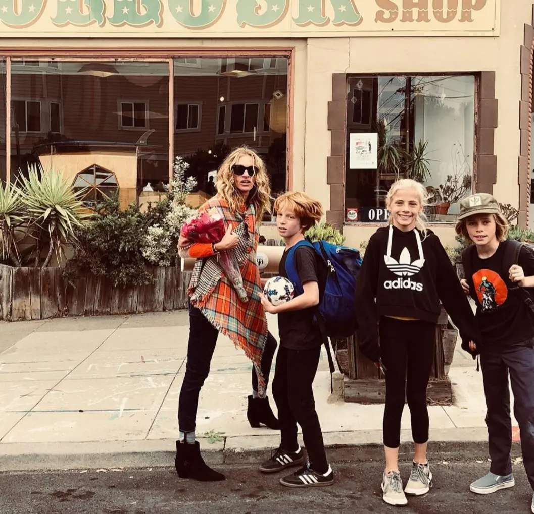 0251130-091444_Gallery