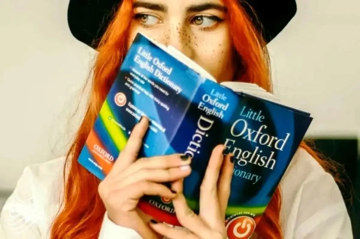 آکسفورد واژه سال 2025 را انتخاب کرد