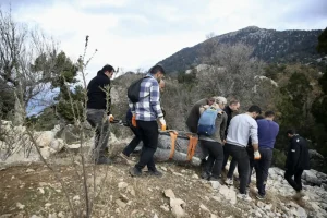 کشف سنگ‌قبر با نقش انسانی در موغلا + عکس