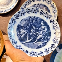 بشقاب ارزان، عتیقه گرانقیمت از آب درآمد/ راز نوشته‌های پشت بشقاب چه بود؟+ تصاویر