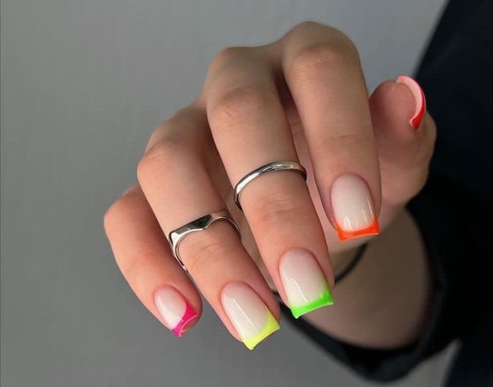 فرنچ ناخن رنگی