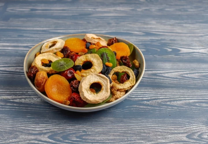 طرز تهیه چیپس میوه با میوه‌های متنوع و خوش‌طعم