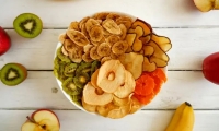 طرز تهیه چیپس میوه با میوه‌های متنوع و خوش‌طعم