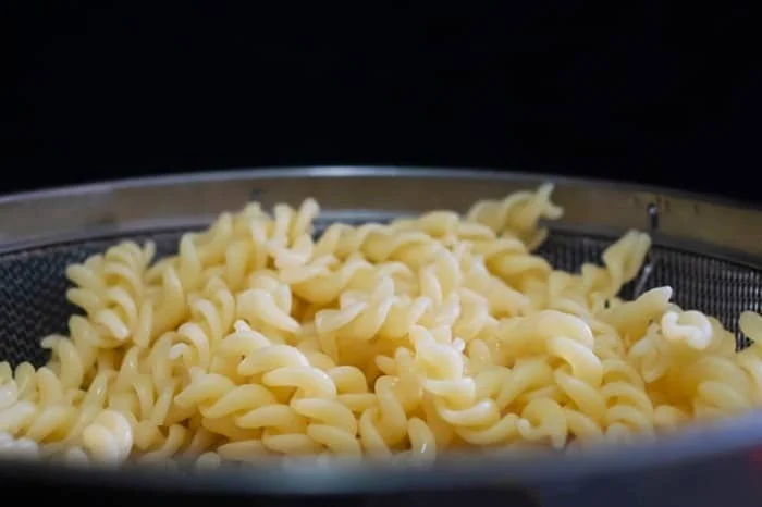 ایراد سالاد ماکارونی سفت و خشک چیست؟