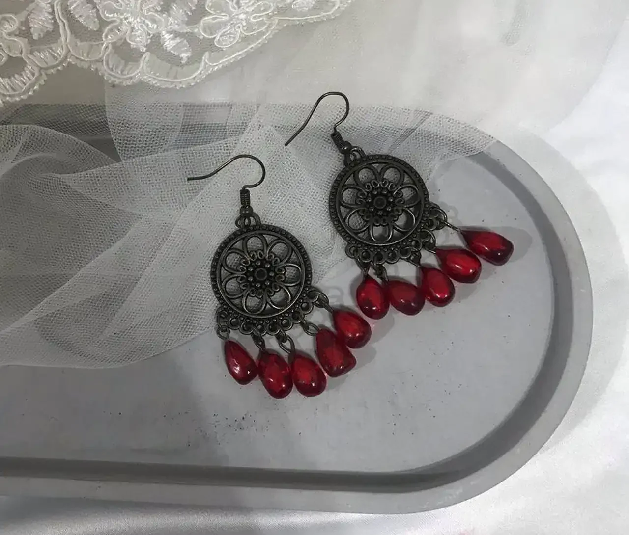 گوشواره‌های یلدایی شیک و خاص؛ زیباترین مدل‌ها برای شب یلدا + عکس