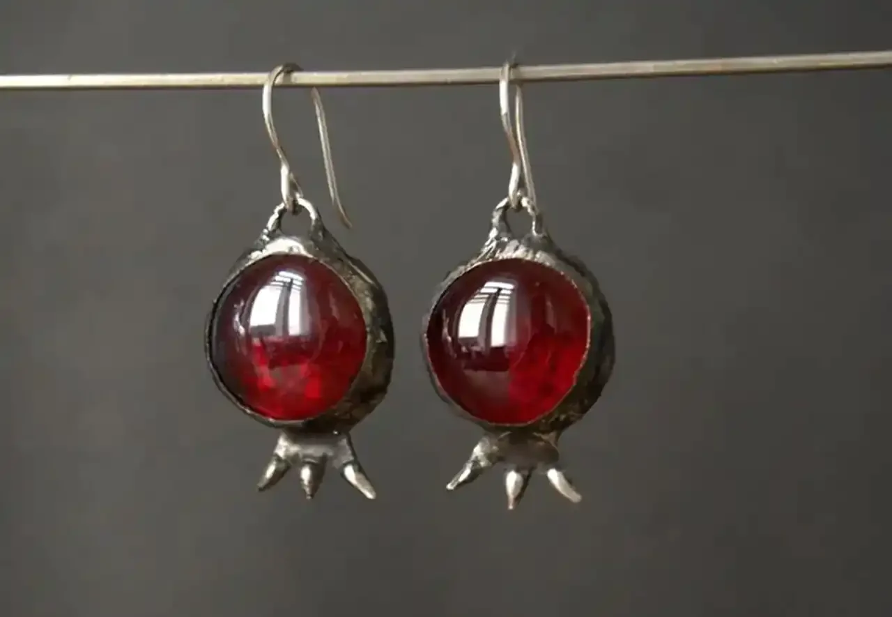 گوشواره‌های یلدایی شیک و خاص؛ زیباترین مدل‌ها برای شب یلدا + عکس