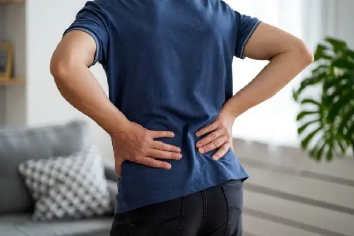 چرا عضلات پشت ران کوتاه، دشمن سلامت کمر هستند؟