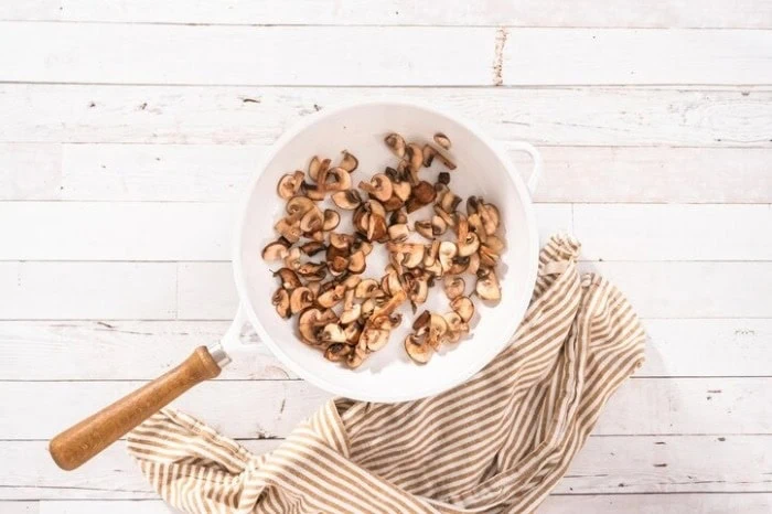 برای خوشمزه و سفید شدن سوپ شیر چکار کنیم؟