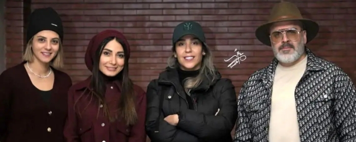 دورهمی بازیگران در نمایش «باران اسیدی»؛ از استایل متفاوت بهرنگ علوی تا حضور پسر سپند امیر‌سلیمانی!