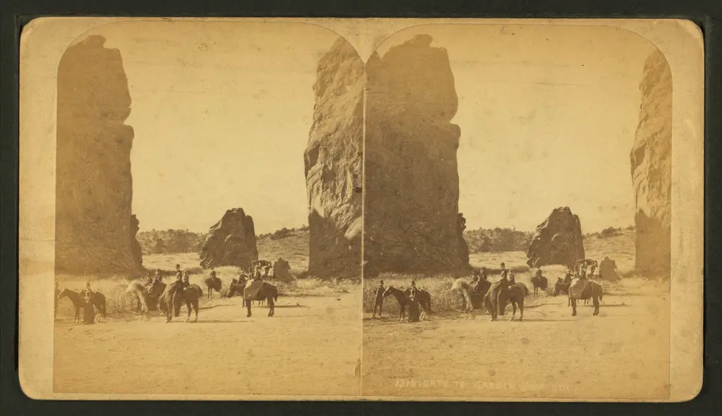 1024px-Gate_to_Garden_of_the_Gods_by_Martin_Alexander_d._1929-1