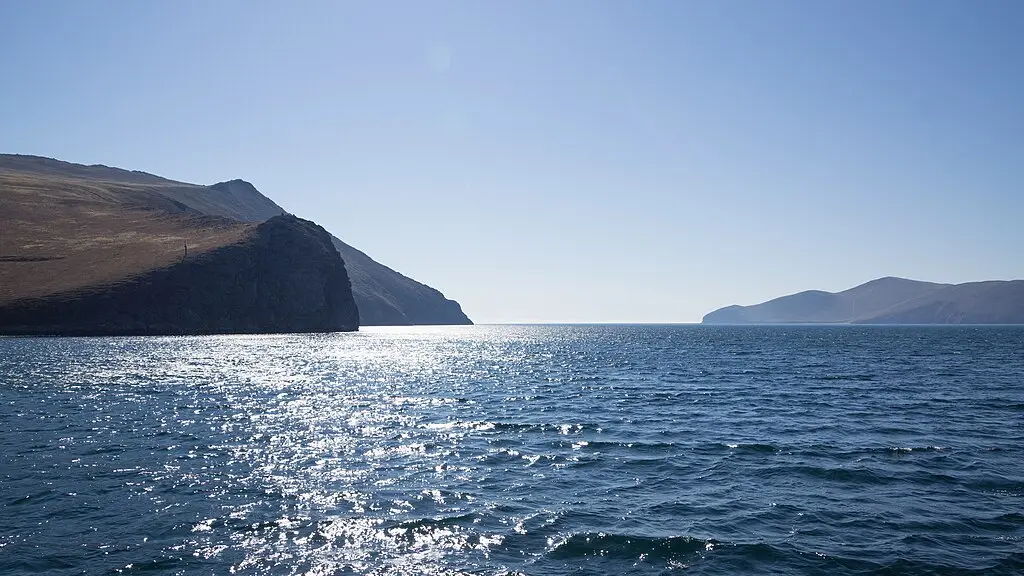 1024px-Baikal_Olkhon_Gate_Strait_Lake_Baikal_Russia