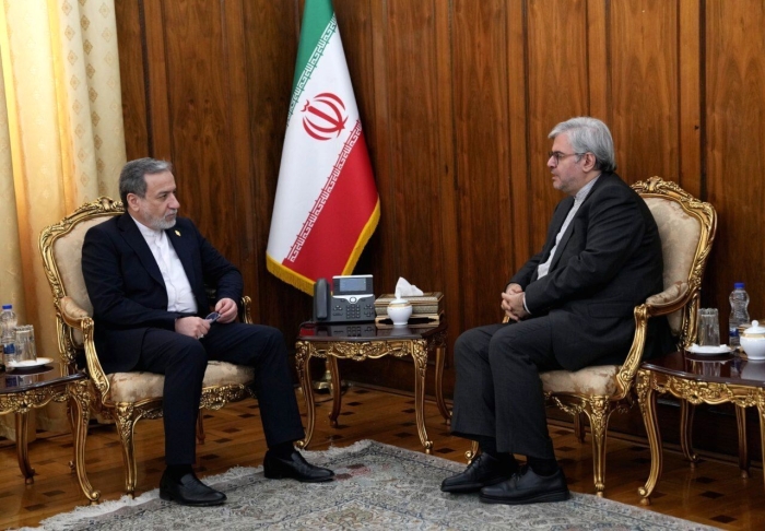 ​​​​​​​دیدار سرکنسول ایران در دبی با عراقچی