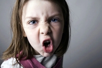 چگونه پرخاشگری کودکان نوپا را کنترل کنیم؟