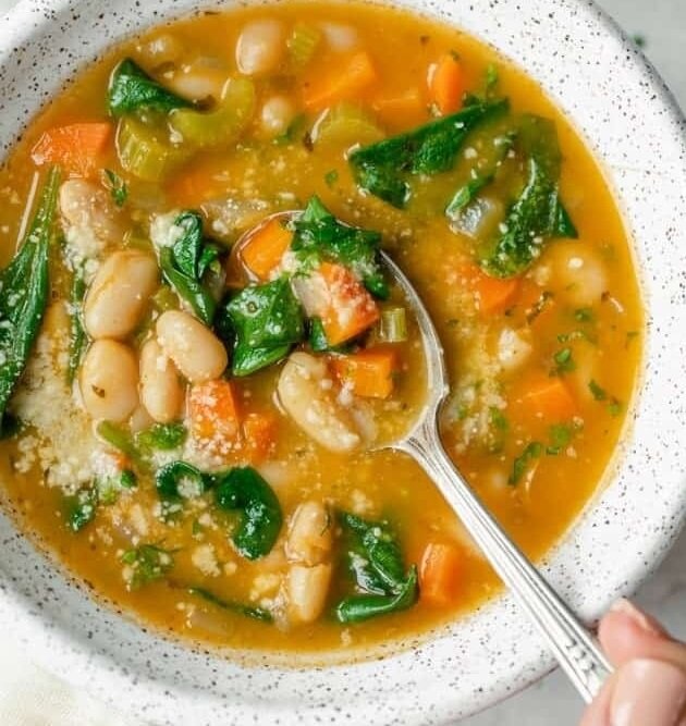 سوپ سبزیجات با لوبیاسفید ؛ پیش خوراک خوشمزه و کاملا گیاهی