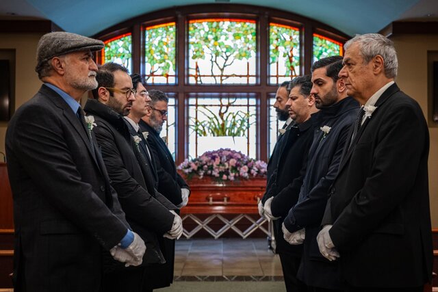 تصاویری تازه از خاکسپاری بهرام بیضایی