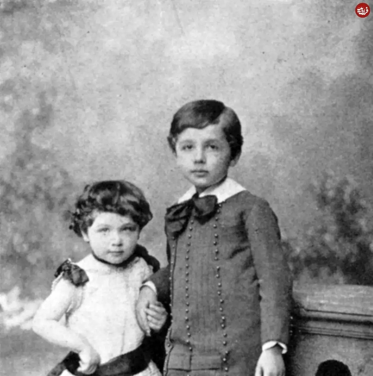 تصویر جالب اینشتین 9 ساله در کنار خواهرش