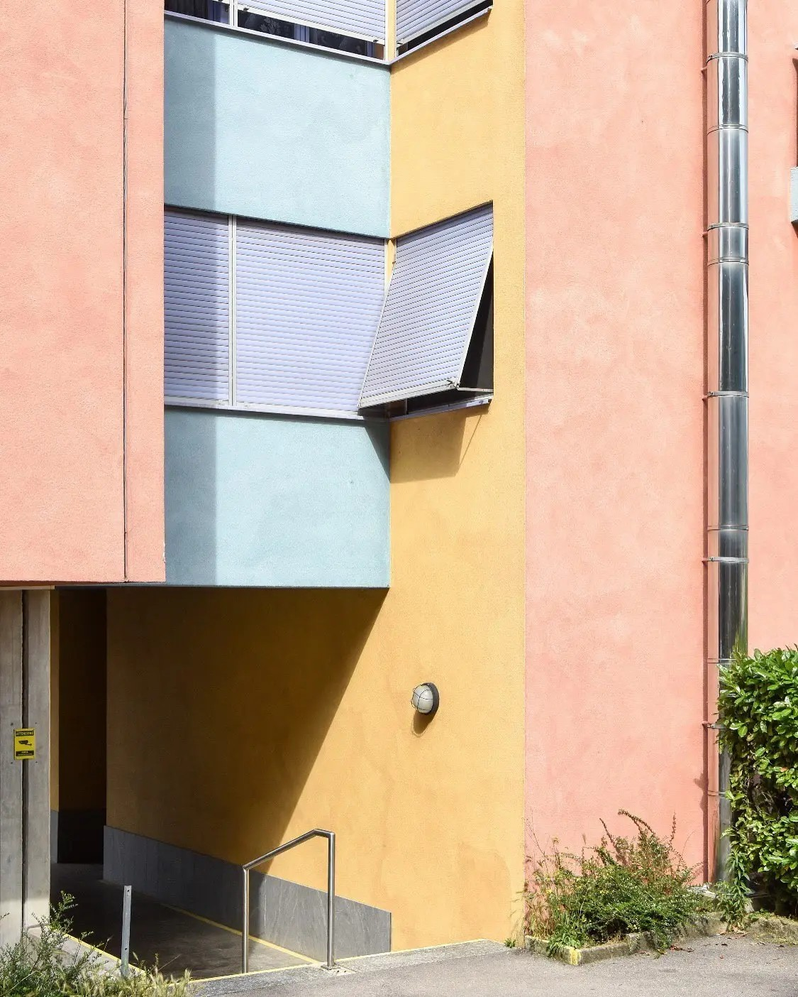 معماری جالب و سرزنده این واحد مسکونی محو‌تان می‌کند+ عکس