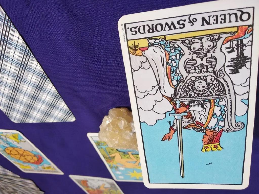 فال تاروت پیشگویی آینده متولدین اسفند