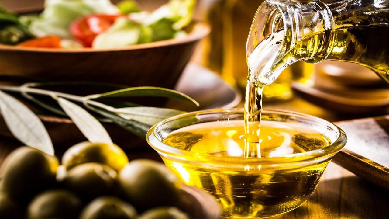 رفع قرمزی مو با روغن زیتون