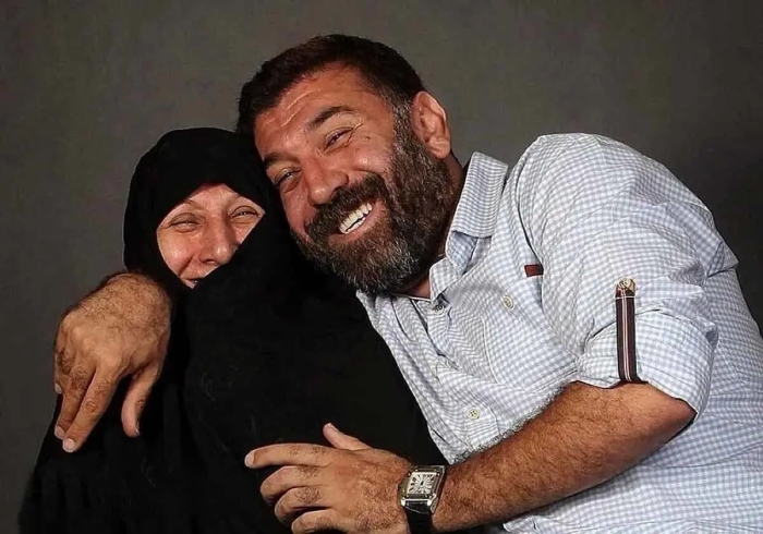 تصویر دیده نشده از حضور متفاوت علی انصاریان در آخرین روزهای فیلم‌برداری / وقتی لبخندها ابدی می‌شوند