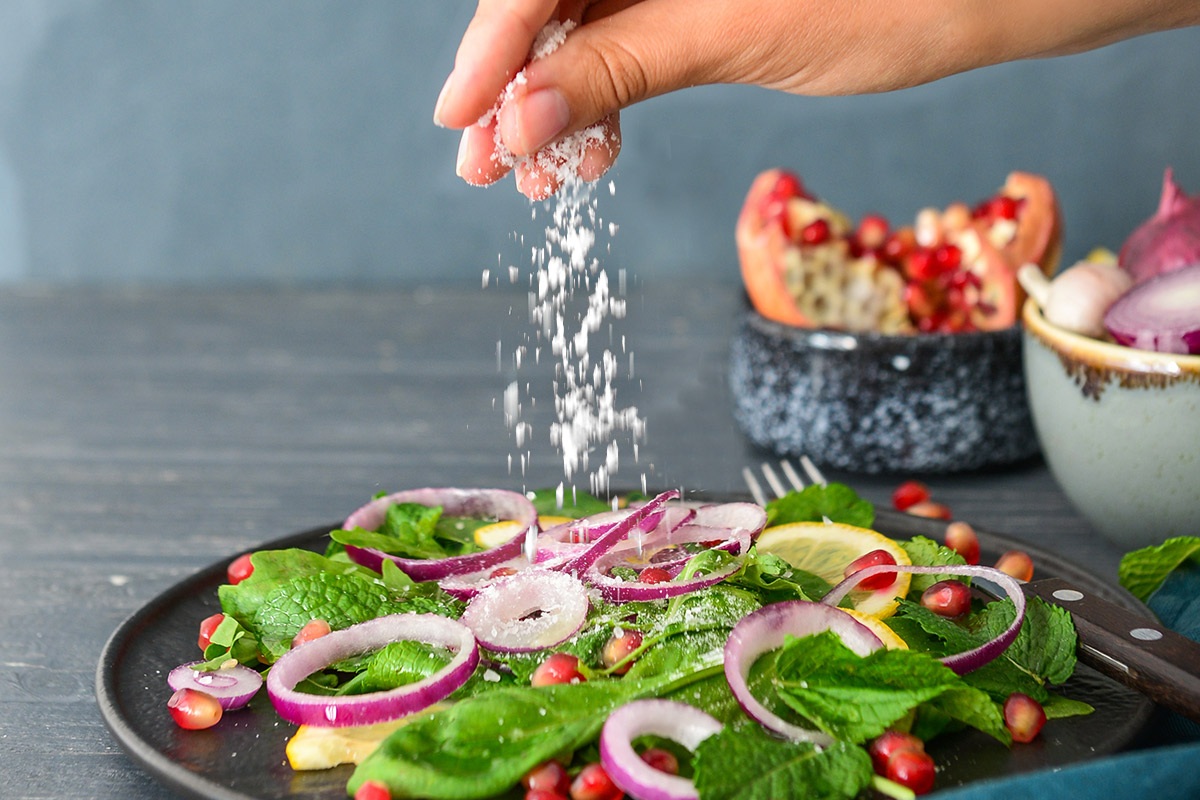 چرا غذاهای شور ما را پرخورتر میکنند-4