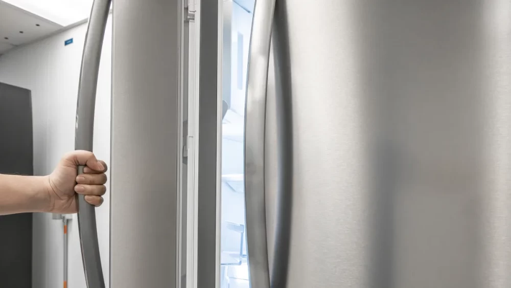 پیشگیری از باز ماندن درب یخچال