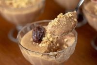 3 نوع دسر خرما با ژلاتین، گردو و شیر برای ماه رمضان