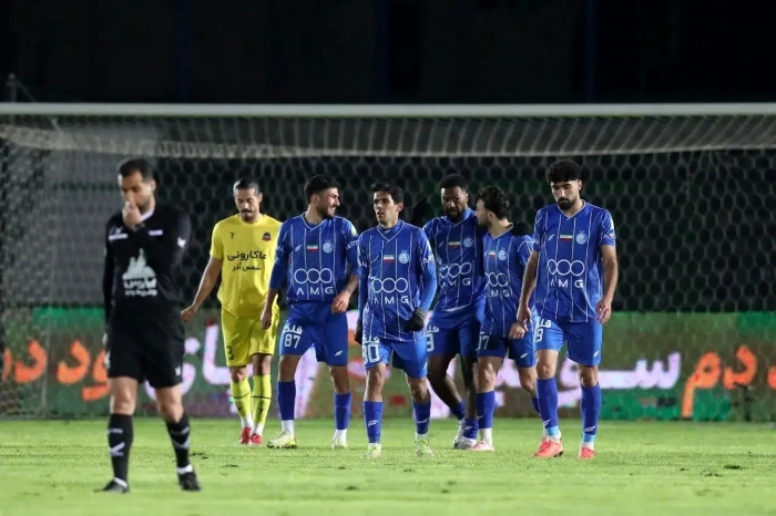 بعد از پرسپولیس دو بازیکن استقلال هم با هم درگیر شدند! | ماجرای جروبحث دو ستاره آبی ها مشخص شد