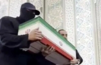 هویت فرد مرموز روز تشییع رهبر انقلاب مشخص شد+عکس و فیلم
